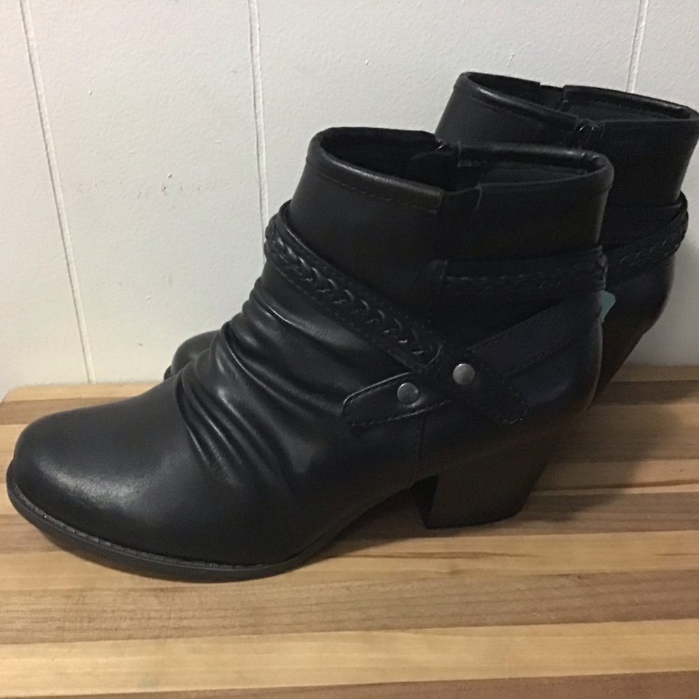 Baretraps Rush Booties NWT. Size: 6.5